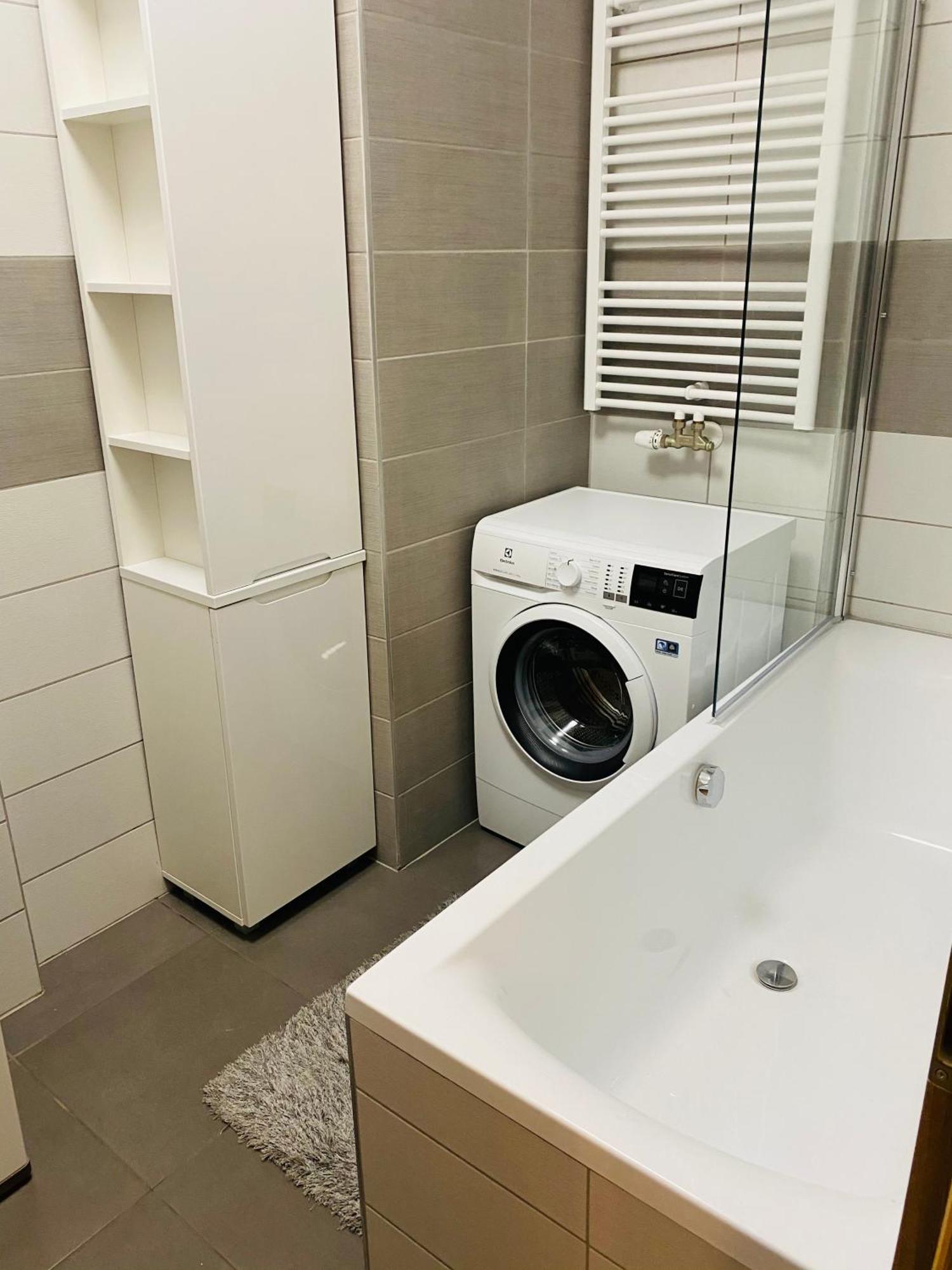 Marina Garden Apartment *
